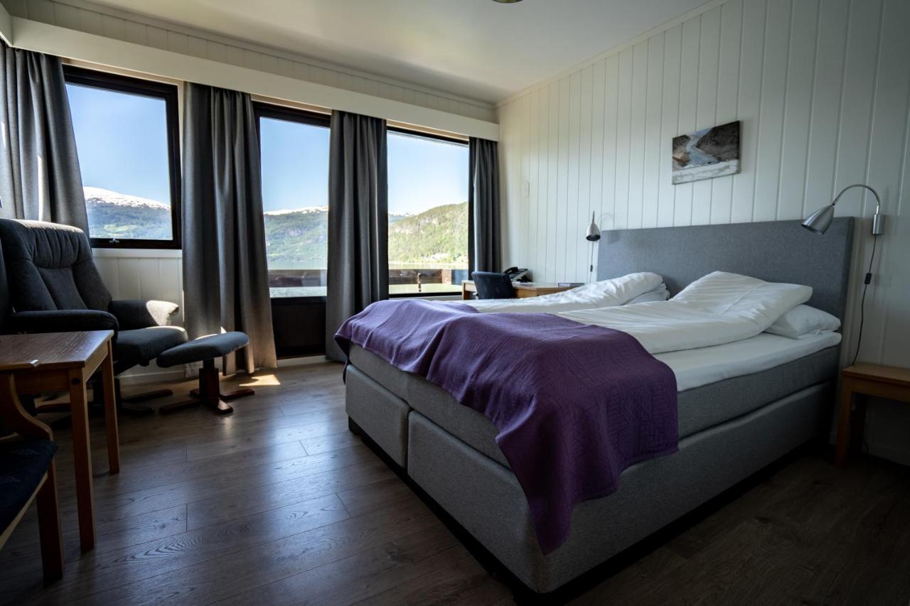 Innvik Fjordhotell Экстерьер фото