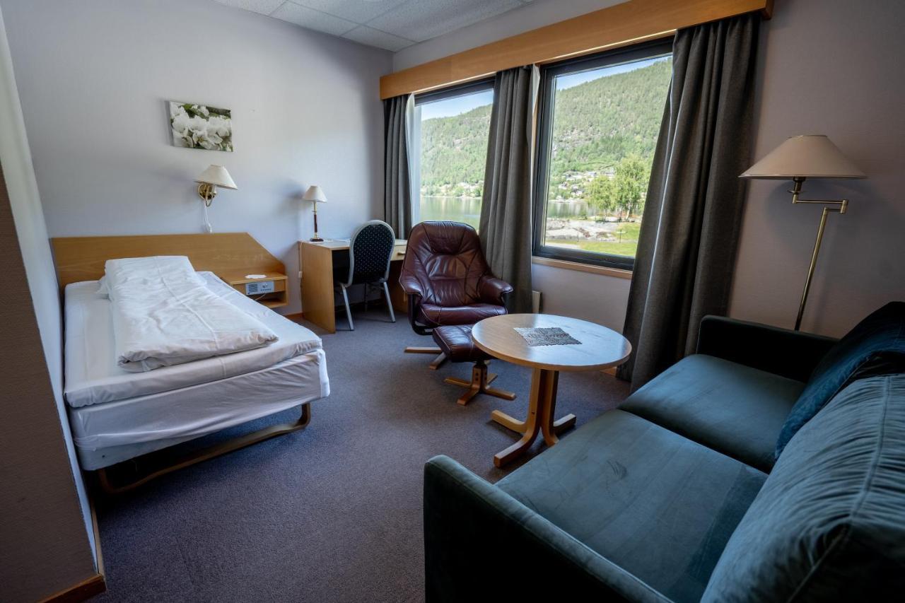 Innvik Fjordhotell Экстерьер фото
