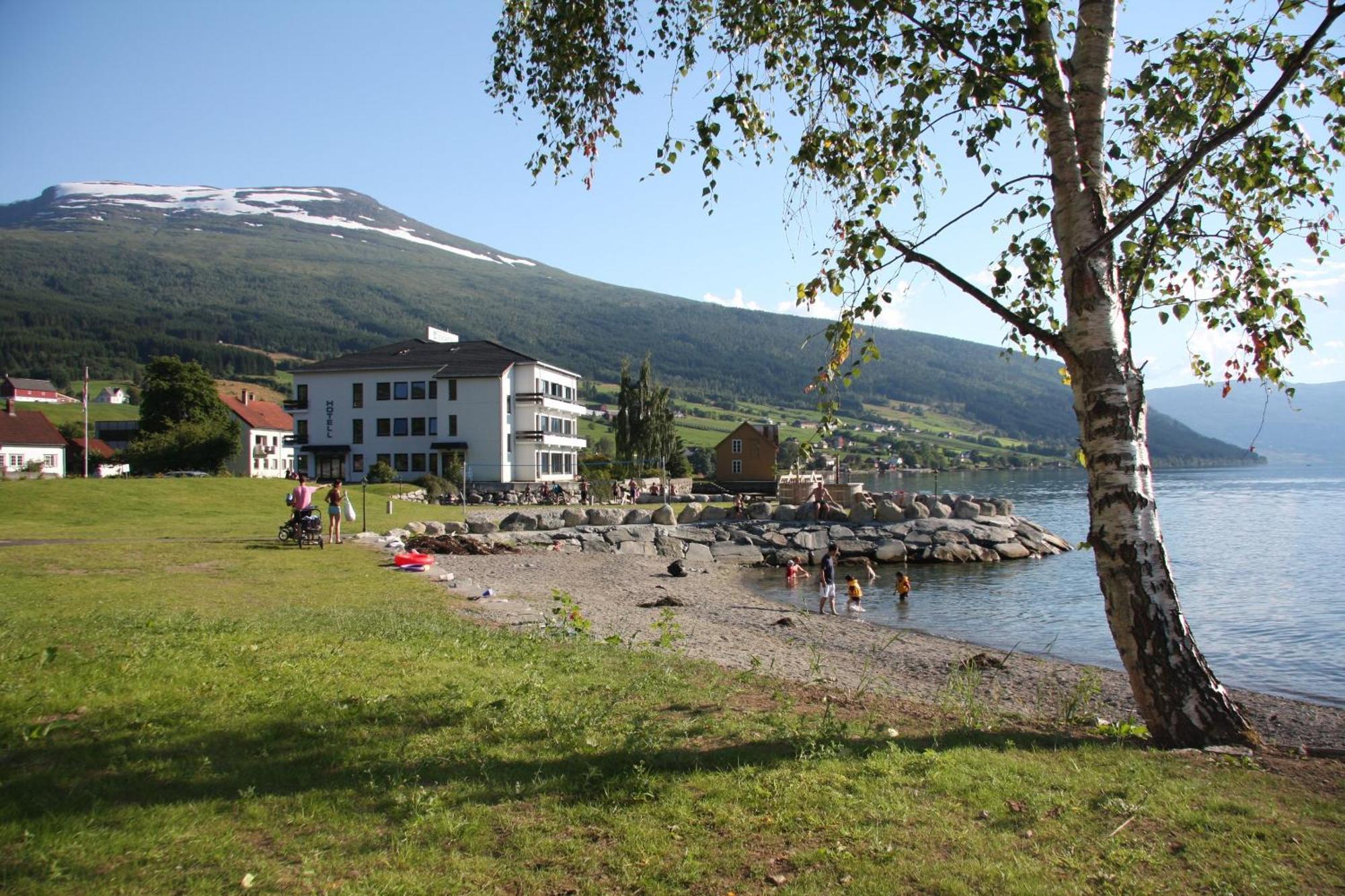 Innvik Fjordhotell Экстерьер фото