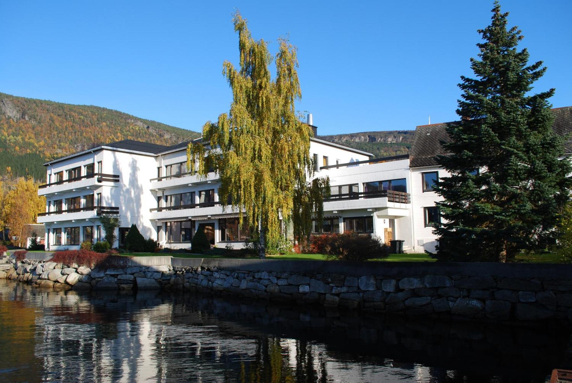 Innvik Fjordhotell Экстерьер фото