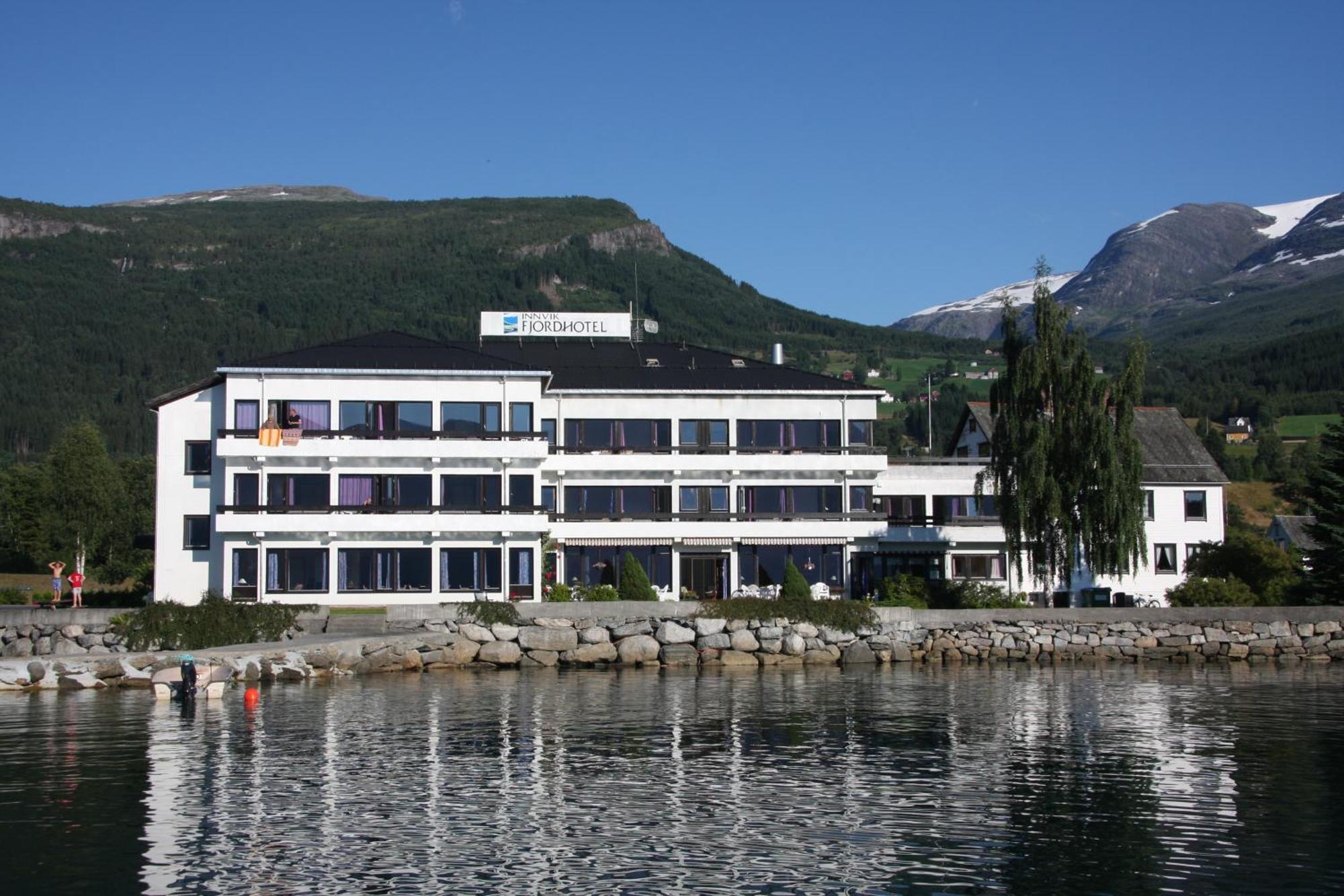 Innvik Fjordhotell Экстерьер фото